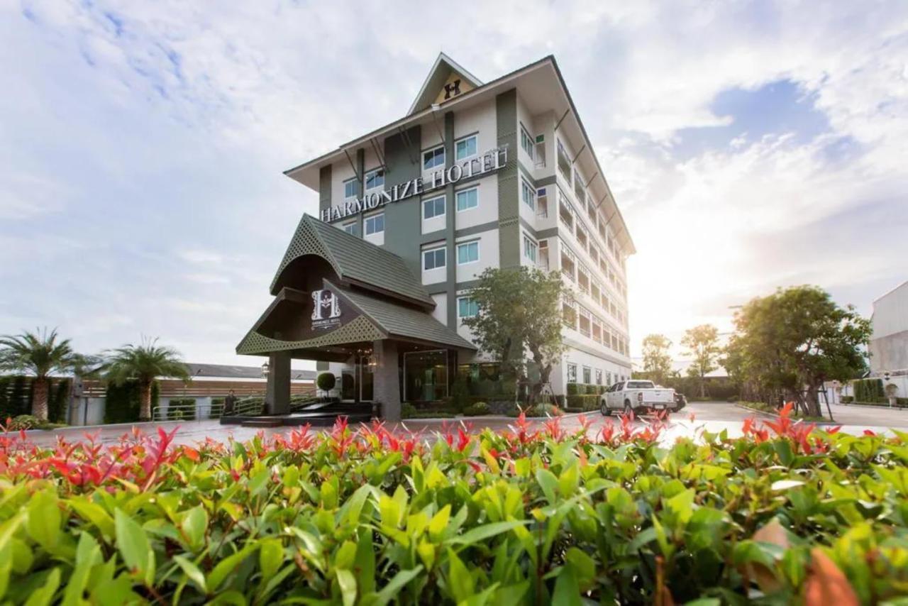 Harmonize Hotel Chiang Mai Buitenkant foto
